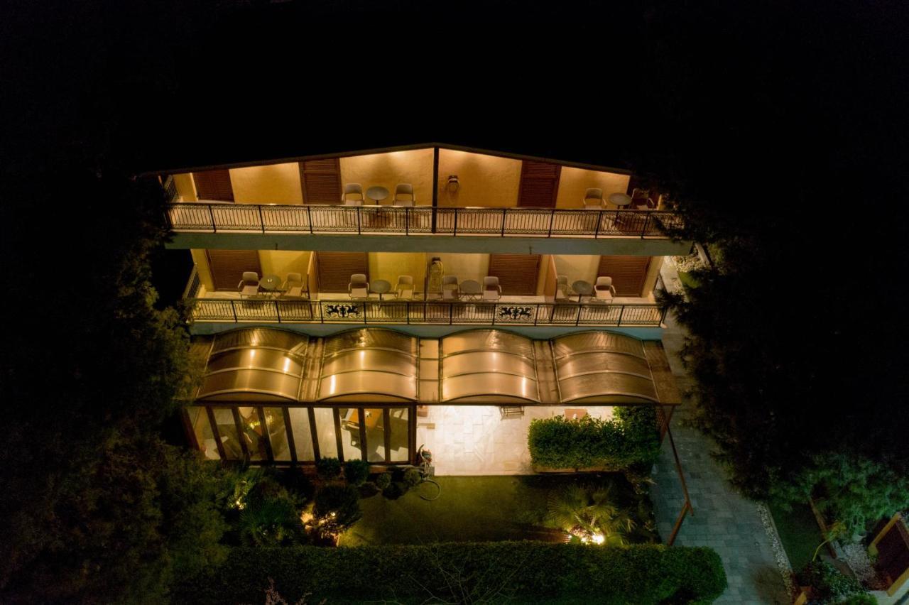 Hotel Chris Athens Exterior photo
